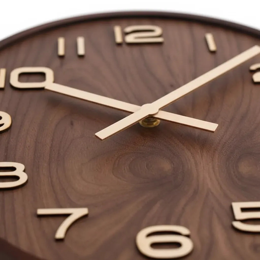 Horloge Murale en Bois de Noyer