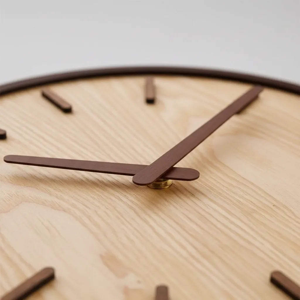 Horloge Murale en Bois de Noyer